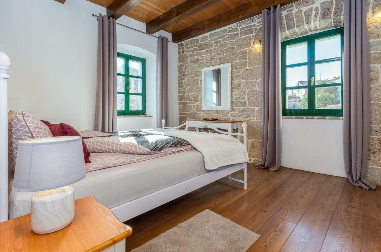 Ferienwohnung Dvor strica Grge Kaštelir Exterior foto